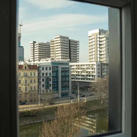 Properunit Bright In Old Town With Ac 아파트 *